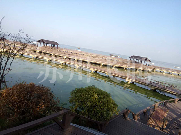 苏州镇湖塑木板栈道1.jpg